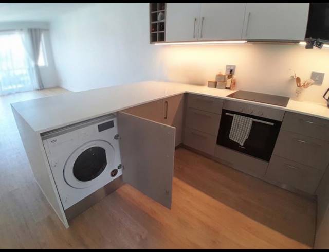 2 BEDROOM PROPERTY TO RENT IN VREDEHOEK